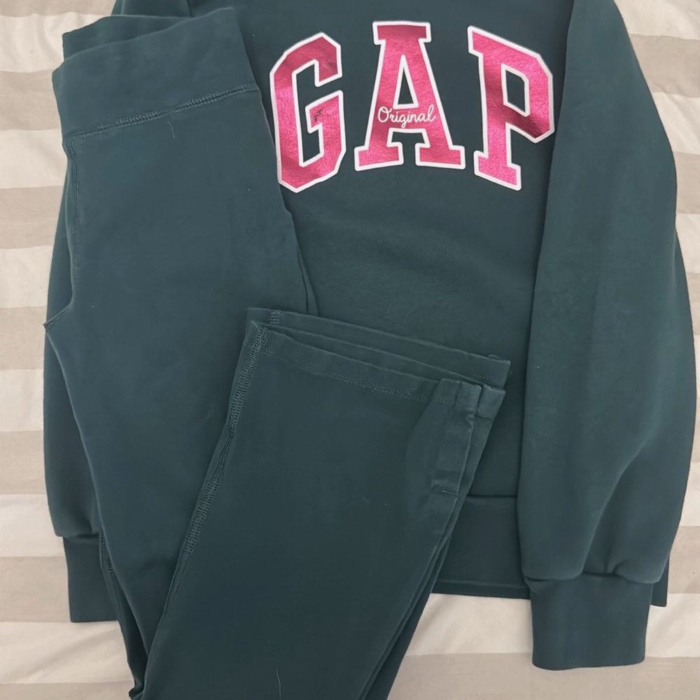 GAP Dark Green Sweatshirt and Flare Pants Set